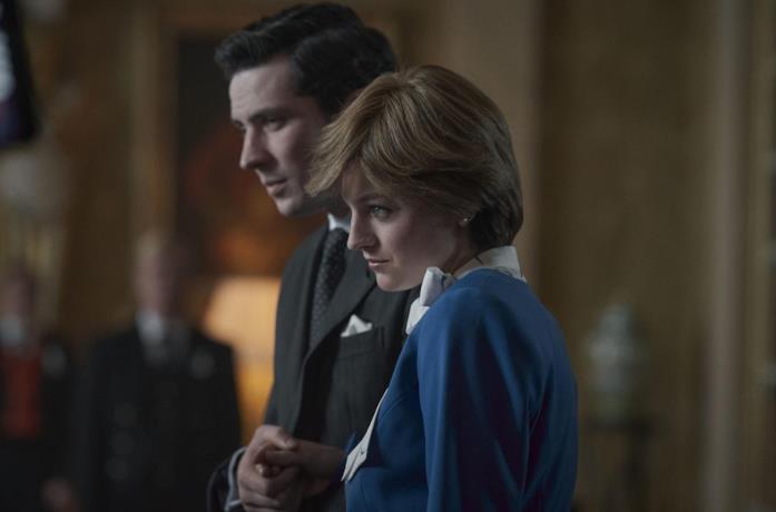Josh O’Connor e Emma Corrin in The Crown