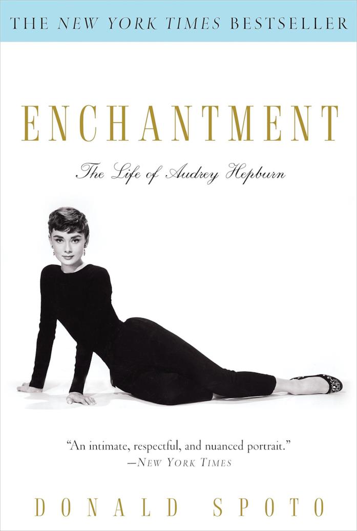 Enchantment: The Life of Audrey Hepburn - Libro La copertina di Enchantment: The Life of Audrey Hepburn