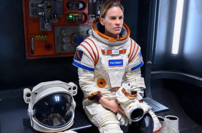 Emma Green è seduta su una panchina