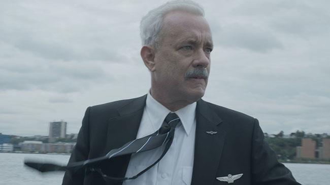Tom Hanks nei panni di Chesley Sullenberger in Sully