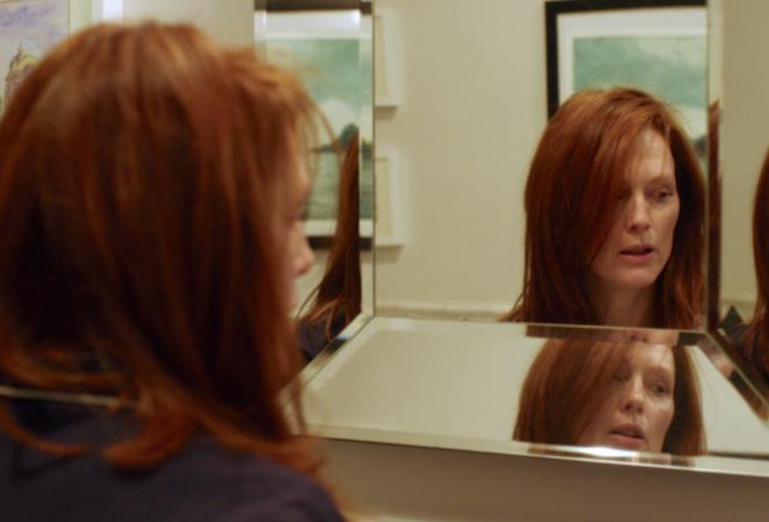 Still Alice Una scena di Still Alice allo specchio