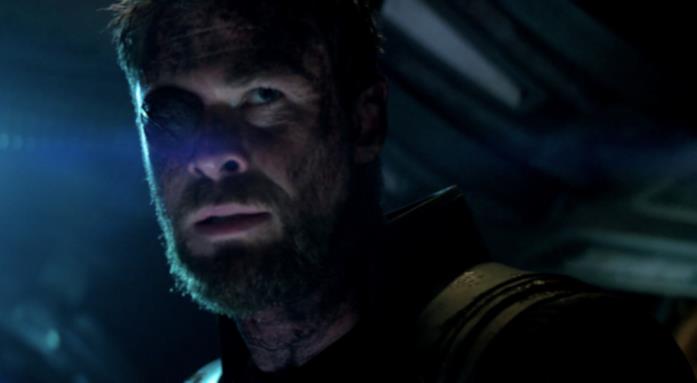 Thor paga le conseguenze di Ragnarok Thor paga le conseguenze di Ragnarok nello spazio