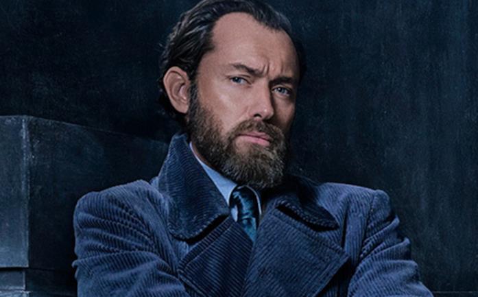 Animali Fantastici 3 ruoterà maggiormente intorno a Silente L'attore Jude Law con una folta barba nei panni del mago Albus Silente