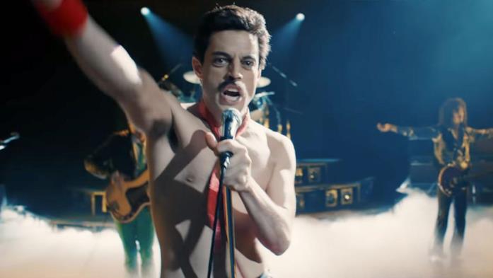 Rami Malek e il cameo mai realizzato in Rocketman Rami Malek si esibisce come Freddie Mercury in una scena di Bohemian Rhapsody