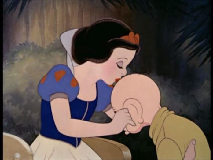 Bacio d'addio Biancaneve dà un bacio a Cucciolo