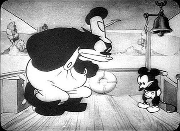 Scena di Steamboat Willie Gambadilegno rimprovera Topolino in Steamboat Willie