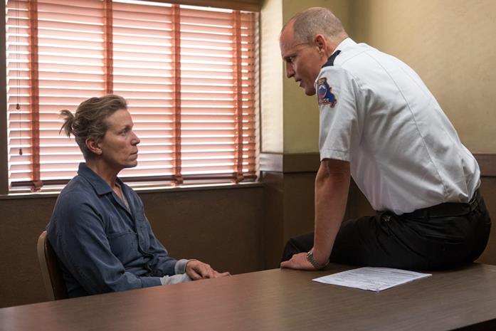 Una scena del film Woody Harrelson e Frances McDormand in Tre manifesti a Ebbing, Missouri