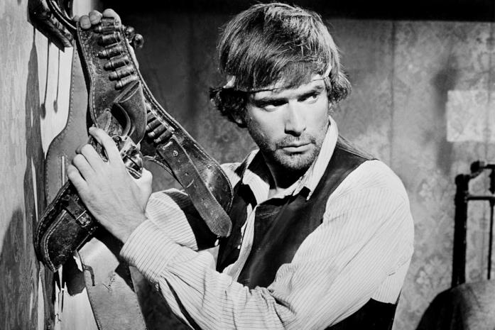 Se sei vivo spara, il violento spaghetti western di Giulio Questi Tomas Milian in Se sei vivo spara