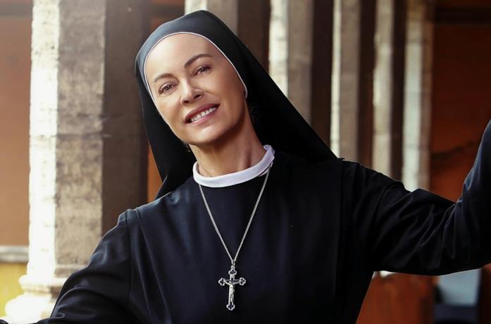 Elena Sofia Ricci in Che Dio ci aiuti