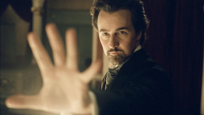 Edward Norton nei panni del prestigiatore Eisenheim