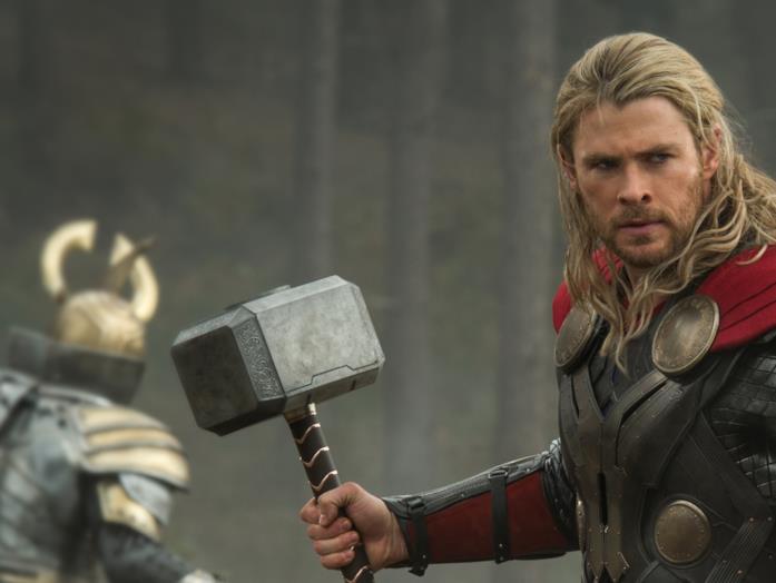 Chris Hemsworth in una scena di Thor: The Dark World