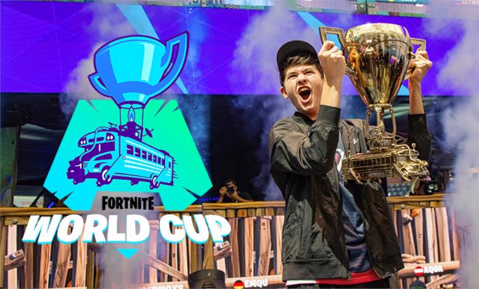 Bugha alla Fortnite World Cup 2019 mentre alza il trofeo