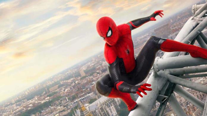 Spider-Man a Londra in un'immagine promozionale di Spider-Man: Far From Home