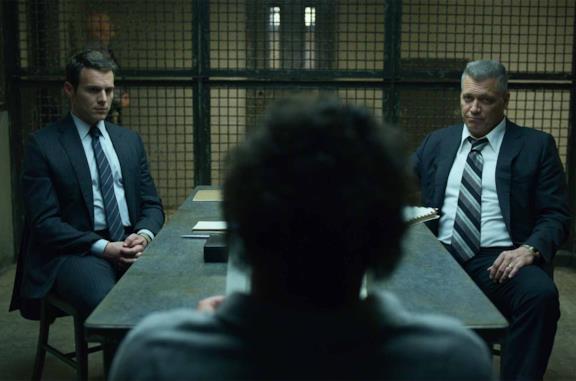 I protagonisti di Mindhunter a colloquio con un serial killer