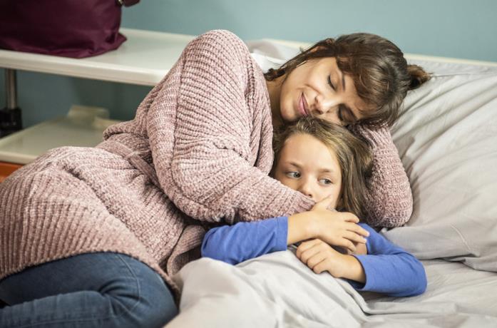 Micaela Ramazzotti e Elisa Miccoli in una scena del film Vivere