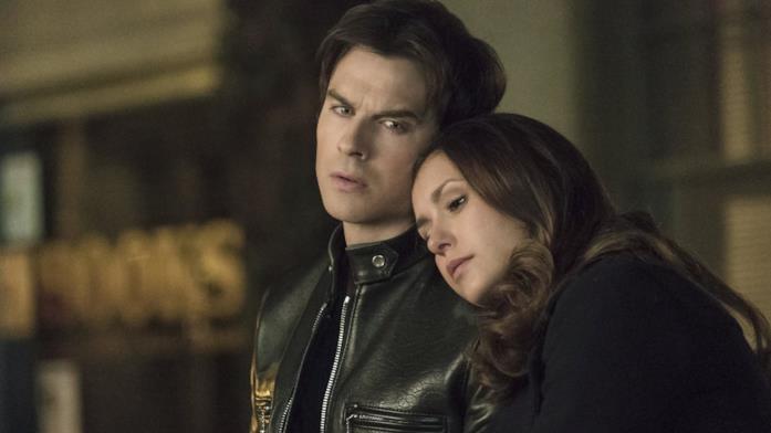 Elena e Damon, interpretati da Nina Dobrev e Ian Somerhalder in una scena di The Vampire Diaries Gli attori Nina Dobrev e Ian Somerhalder in un fotogramma tratto da The Vampire Diaries