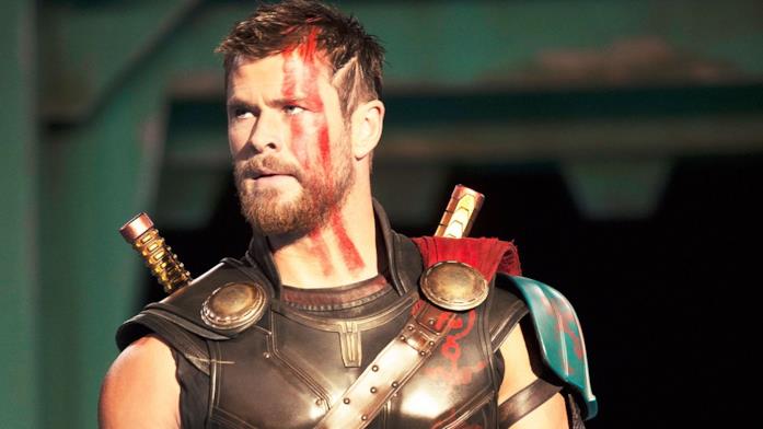 Chris Hemsworth in Thor: Ragnarok Chris Hemsworth nei panni di un gladiatore spaziale in Thor: Ragnarok