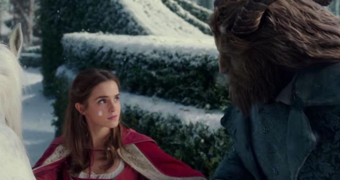 Un'immagine di Emma Watson nei panni di Belle al ballo