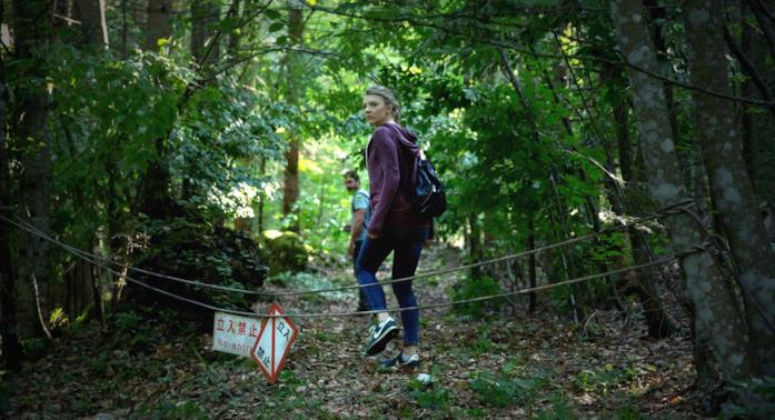Sara si addentra nella terribile foresta di Jukai Sara è interpretata dall'attrice Natalie Dormer