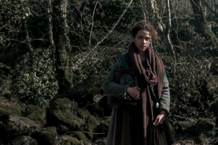 Luna Nera: come sono i primi due episodi della nuova serie italiana di Netflix Antonia Fotaras in una scena della serie Luna Nera