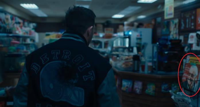 Svelato il cameo di Stan Lee in Venom: La furia di Carnage Tom Hardy in una scena di Venom: La furia di Carnage, a destra il volto di Stan Lee sulla copertina di una rivista