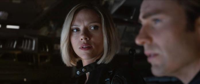 Vedova Nera osserva Capitan America nel trailer di Avengers: Endgame Scarlett Johansson e Chris Evans in Avengers: Endgame