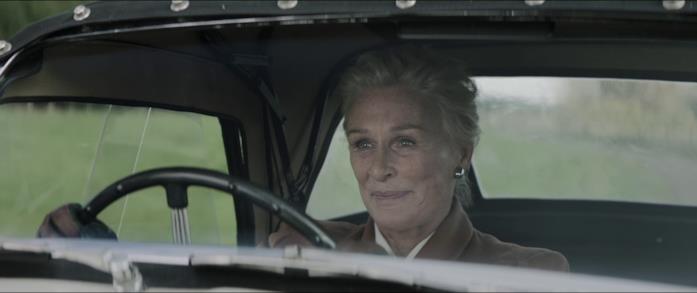 Lady Edith al volante Lady Edith al volante sorride a Josephine