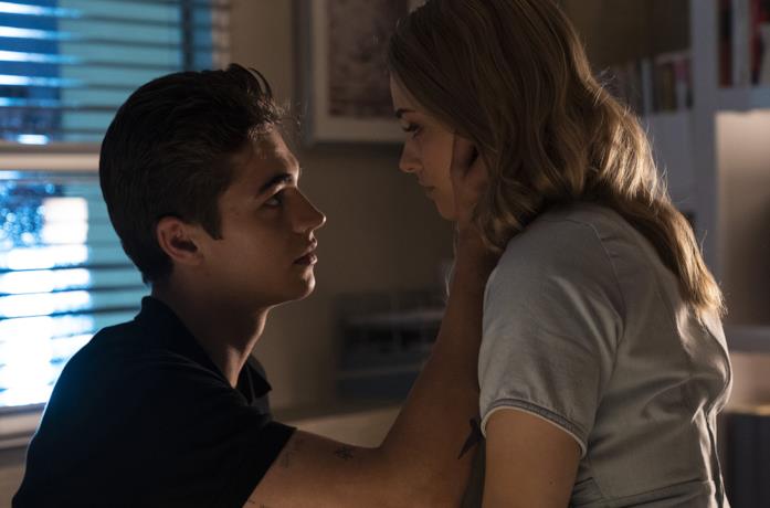 Hardin e Tessa si guardano negli occhi