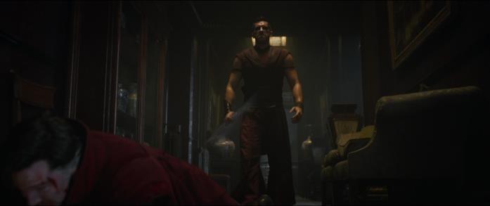 Lucius avanza minaccioso verso Stephen Strange, ma non ne uscirà vittorioso... Scott Adkins in Doctor Strange