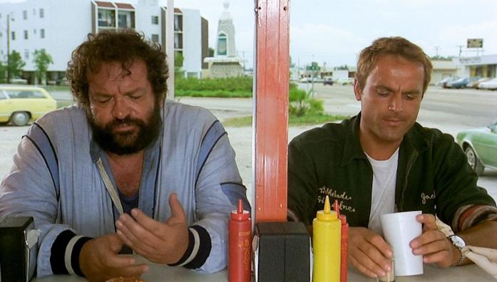 Bud Spencer e Terence Hill, la classifica dei 10 migliori film Bud Spencer e Terence Hill in una scena del film I due superpiedi quasi piatti