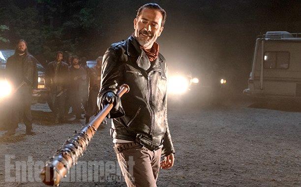 La prima immagine di The Walking Dead 7 immortala Negan