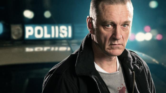 Kari svolge le indagini in una scena di Bordertown