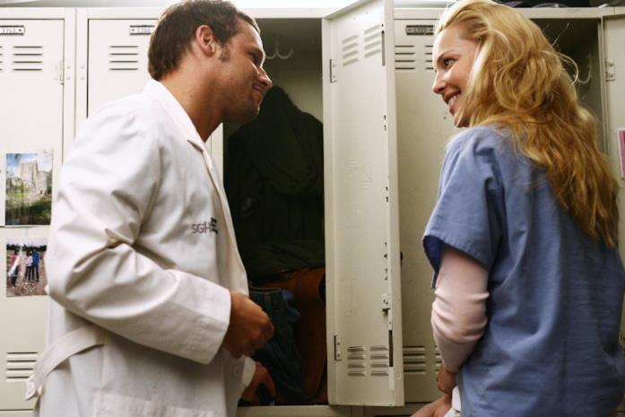 Izzie e Alex in una scena di Grey's Anatomy Katherine Heigl ha interpretato Izzie Stevens per sei stagioni