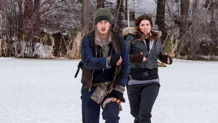 Una scena tratta dal film Daughter of the Wolf La protagonista di Daughter of the Wolf rincorre il proprio ostaggio