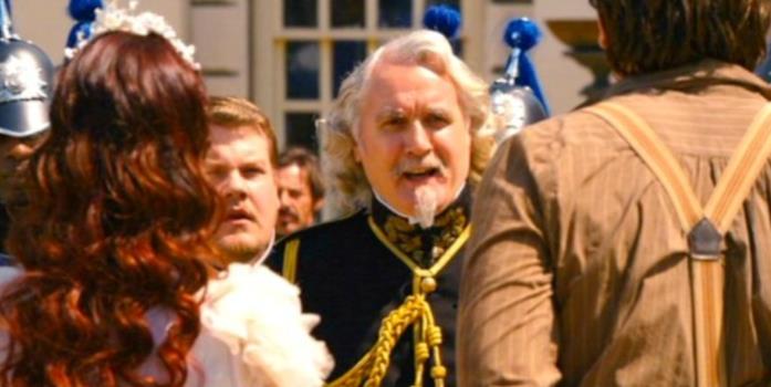 Re Teodoro Billy Connelly in una scena di Gulliver