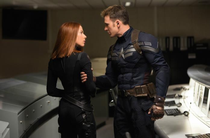Captain America: The Winter Soldier, le curiosità sul film Scarlett Johansson e Chris Evans in una scena del film