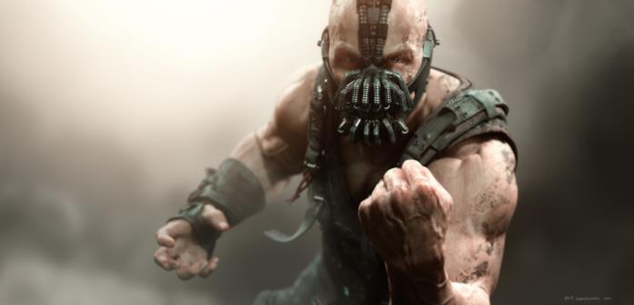 Il minaccioso terrorista Bane di Tom Hardy Mezzobusto di Tom Hardy truccato da Bane in posa minacciosa