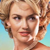 Kelly Carlson