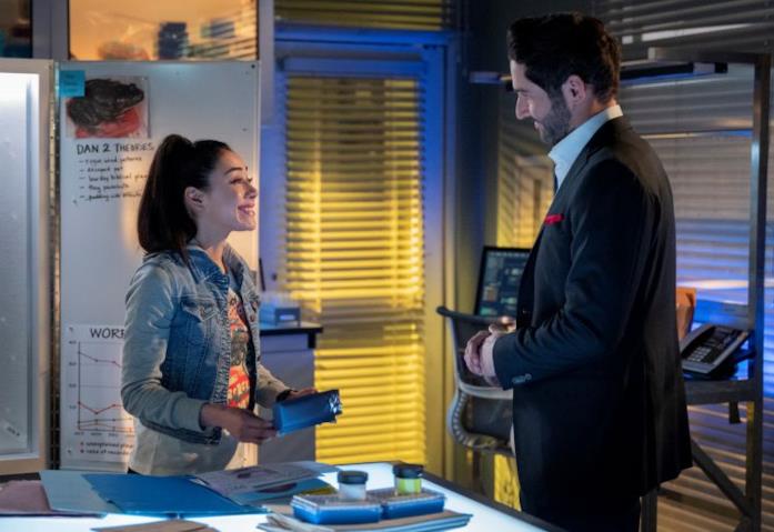 Ella e Lucifer in una scena della sesta stagione Ella scopre la verità su Lucifer nella stagione finale