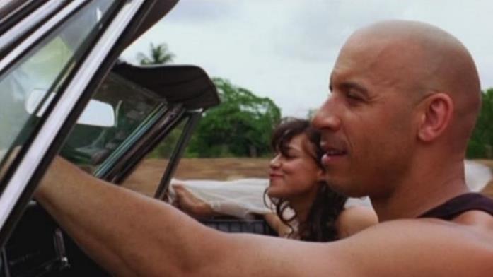 Letty e Toretto in una scena di Los Bandoleros Una sequenza tratta da Los Bandoleros