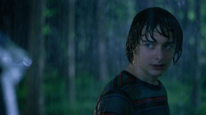 Will Byers (Noah Schnapp) Will Byers sotto la pioggia in una scena di Stranger Things