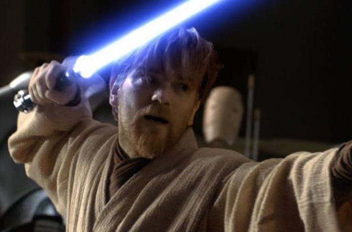 Obi-Wan brandisce la spada laser