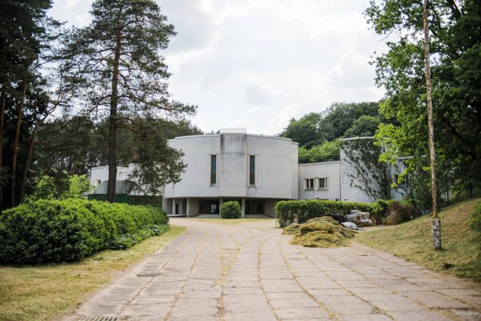 Dov'è stata girata Chernobyl? Ecco le location della serie TV Un'immagine della vecchia dependance del governo in Latviu St. 70 a Žvėrynas, Vilnius
