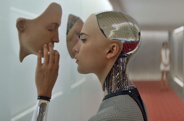 Alicia Vikander nel film Ex Machina