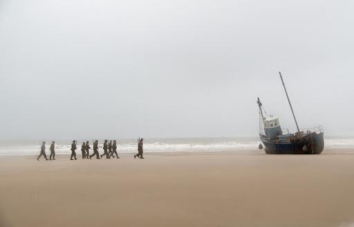 La nave abbandonata sulla spiaggia di Dunkirk La nave nella quale si nascondono Alex, Tommy e Gibson