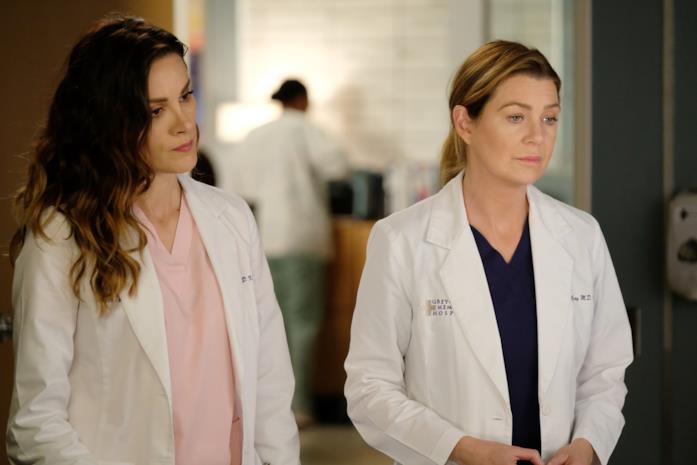 Carina e Meredith in una scena di Grey's Anatomy 16