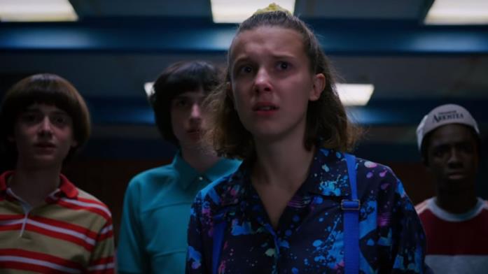 Millie Bobby Brown e il resto del cast in Stranger Things 3