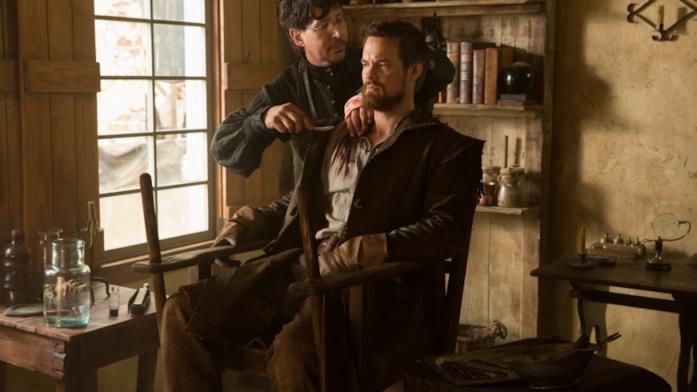 John Alden affronta il macabro Thomas Dinley Shane West e Marilyn Manson interpretano John Alden e Thomas Dinley