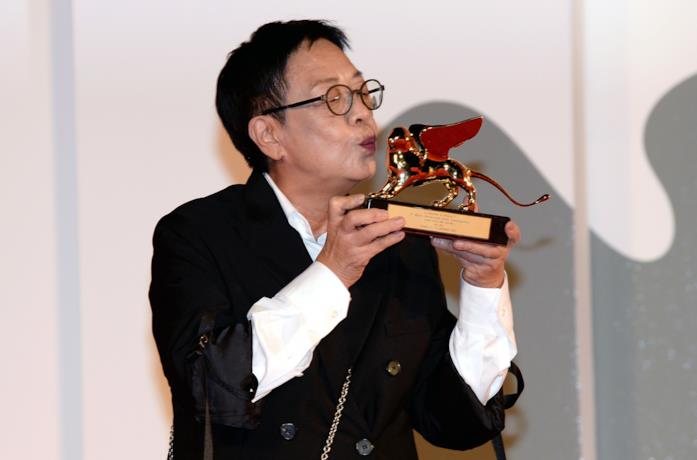 Ann Hui bacia il Leone d'Oro