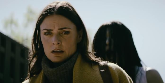 The Grudge, la nuova featurette è davvero inquietante Betty Gilpin in una scena del film The Grudge